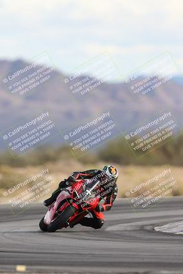 media/Nov-16-2025-Race Pace (Sun) [[8c5fa54630]]/Non Verified Riders (1st 20 Minutes)/5-Turn 15 (110pm)/